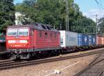 180 007 mit einen Containerzug bei Dresden-Bhf.