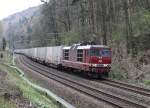 180 011-9 der DB fhrt am 17.4.2012 mit einem Containerzug Richtung Dresden.