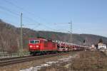 Noch fahren die Kndel im Elbtal. Hier ist 180 012-7 mit einem Ganzzug fabrikneuer Autos auf dem Weg in Richtung Dresden zu sehen. Fotografiert am 06.03.2013 in Knigstein. 