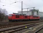 Die 180 015-0 zog die 155 065-5 am 07.04.13 durch den Hbf Dresden Richtung Pirna.