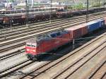 180 012-7 mit einem Containerzug auf der Durchfahrt im Gterbahnhof Dresden-Friedrichstadt15.04.07