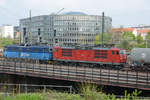 Die Lokomotiven 372 012-5 und 180 008-5 im April 2014 in Dresden.