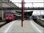 Zwei Zge nach Deutschland im Bahnhof von Luxemburg am 05.04.08: rechts steht der CFL Triebzug 928 505-7 nach Trier und links DB Lok 181 209-8 mit ihrem Zug nach Emden.