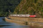 -  Morgenstund´  -

Kurz nach acht legt sich der erste IC aus Luxemburg in der engen Einfahrt zum Bahnhof Treis-Karden fotogen in die Kurve.

Zuglok des IC 431 ist die orientrote 181 218 mit dem gelben Fleck und dem groen DB-Emblem auf dem Latz, deshalb leicht zu identifizieren.

~~~~~~~~~~~~~~~~~~~~~~~~~~~~~~~~~~~~~~~~

>> Aufnahme vom 5.8.2008 um 8:09 Uhr mit Nikon D300 und Sigma 2,8/ 50-150@112(~168)mm auf Einbeinstativ, Bl. 10 und 1/320 sec, 200 ISO, RAW <<
