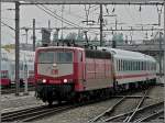 E-Lok 181 215-5 mit dem IC aus Koblenz am Haken, fotografiert am 09.05.09 bei der Einfahrt in den Bahnhof von Luxemburg.