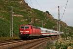 Am 9. September 2009 ist die Frankfurter 181 207 mit dem IC 336 von Emden nach Luxembourg in den Weinbergen von Winningen (Mosel) unterwegs. Die Lok hat den Zug in Koblenz bernommen.