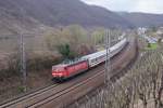 181 219-7 mit einem IC in Winningen an der Mosel am 03.04.2010 um 10:31 Uhr