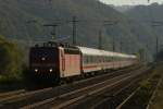 181 205-6 mit einem Intercity bei der Durchfahrt durch Winningen an der Mosel am 12.10.2010