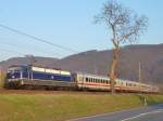 181 201 am 8.3.11 mit dem IC 132 in Winningen (Mosel).