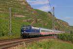 181 201-5 mit einem InterCity in Winningen an der Mosel am 20.08.2011