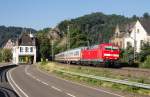 181 211 „Lorraine“ war am 20.7.13 an der Kulisse des Schlo Gondorf (von der Leyen) in Kobern-Gondorf an der Moselstrecke mit dem IC 131 nach Emden unterwegs.