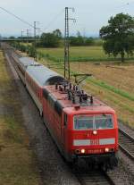 Mit dem an diesem Tage kurzen PbZ 2482 ist 181 205-6 am 31.07.2015 bei Auggen unterwegs