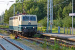 SEL Lok 181 213 mit Sonderzug, hier umlaufend am frühen Abend im Ostseebad Binz für die Rückfahrt nach Neumünster.