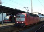 2 Zge, 1 Ziel.
Im Trierer Hbf steht 181-218 mit dem IC 434 auf Gleis 11 nach Luxembourg, wohingegen auf Gleis 10 Sd 928-491 als RE 5226 auf seine Fahrgste wartet.
Trier, der 23.10.2008