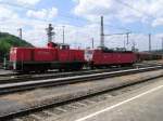 181 213-0 und 290 021-5 stehen gemeinsam am altem Güterbahnhof in Plochingen (15.07.2004)