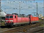181 207-2 wird am 10.09.2010 von 101 049-5 in Koblenz abgeschleppt.