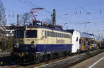 Ungewöhnliche Fuhre: 1042 520 der Centralbahn (mit Mittelpufferkupplung!) schleppt den für National Express vorgesehenen RRX 462 020 durch Neuss Richtung Mönchengladbach. Von da geht's dann mit Diesellok weiter zum PCW. Aufnahme vom 25.2.19.