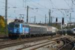 Sonderzug kurz hinter Mnchen - Pasing am 14.10.2012 mit 1042 520-8