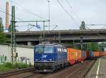 1142 635-0 der SVG poltert mit einem Containerzug aus dem Hamburger Hafen durch Hamburg-Harburg Richtung Sddeutschland.