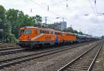 1142 579 und 1142 635 beides Northrail Maschinen kommen mit einem Autoreisezug 13408 von Livorno nach s'Hertogenbosch.Aufgenommen in Köln-West am 29.6.2014