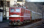 251 014 am 11.04.1991 im Bf. Königshütte. Damals verkehrten noch Personenzüge auf der Rübelandstrecke nach Blankenburg.