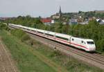 401 574 als ICE 72 (Chur–Hamburg-Altona) am 20.04.2017 zwischen Teningen-Mundingen und Kndringen