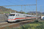 ICE 401 081-5 durchfährt den Bahnhof Gelterkinden. Die Aufnahme stammt vom 14.11.2017.