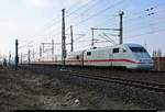 401 563-2 als umgeleiteter ICE 693 (Linie 11) von Berlin Hbf (tief) nach München Hbf fährt in Halle-Kanena auf der Bahnstrecke Magdeburg–Leipzig (KBS 340).