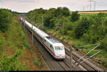 Ein 401 als ICE 596 (Linie 11) von München Hbf nach Berlin Hbf (tief) passiert die Überleitstelle (Üst) Markgröningen Glems auf der Schnellfahrstrecke Mannheim–Stuttgart (KBS