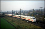 ICE 401519 fährt hier am 7.11.2016 auf dem Weg nach Münster durch den Bahnhof Lengerich in Westfalen.