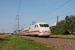 Als ICE 279 (Berlin Ostbahnhof - Basel SBB) fuhr am Nachmittag des 28.08.2019 der 401 516-0  Pforzheim  im Markgräflerland durch den Haltepunkt von Auggen in Richtung Schweiz.