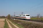 Am Nachmittag des 02.04.2020 fuhr 401 062-5  Geisenheim/Rheingau  als ICE 279 (Berlin Ostbahnhof - Basel Bad Bf) südlich von Buggingen über die KBS 702 durchs Rheintal in Richtung Schweizer