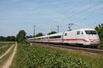 Nachschuss auf 401 070-8, als dieser am Nachmittag des 26.05.2020 als ICE 274 (Basel SBB - Berlin Hbf) südlich von Buggingen über die Rheintalbahn durchs Markgräflerland in Richtung