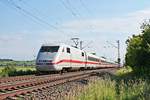 Als ICE 376 (Interlaken Ost - Frankfurt (Main) Hbf) fuhr am späten Nachmittag des 26.05.2020 der 401 588-9  Hildesheim  zwischen Hügelheim und Buggingen durchs Rheintal in Richtung Freiburg