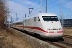 401 002-1  Jever  als ICE 737(Rostock-Köln)bei der Ausfahrt im Rostocker Hbf.03.04.2021