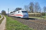 ICE 401 061-7  Bebra  gesehen am 27.04.2021 bei Eichenzell.