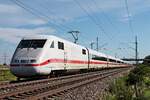 Am Morgen des 04.07.2020 fuhr 401 070-8 als ICE 5 (Frankfurt (Main) Hbf - Basel SBB) südlich vom Haltepunkt Auggen über die Rheintalbahn in Richtung Schweiz.