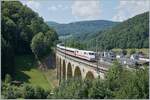 Ein DB ICE ist auf dem bekannten, 128 Meter langen Rümlinger Viadukt auf dem Weg von Interlaken Ost nach Berlin Ostbahnhof.