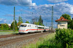 401 506 als ICE 704 (München Hbf - Berlin Gesundbrunnen) bei Hirschaid, 29.05.2020