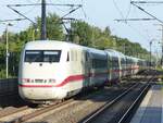 401 086 (CHUR, 30 Jahre ICE) bei der Durchfahrt Leschede als ICE 1107 Norddeich=Mole - Köln,  11.06.2022