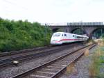 401 017 (Hof)als ICE875 Berlin-Ost - Basel SBB in der Nhe von Fulda (Aug 2008)