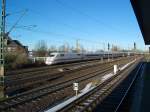 401 507-3 und 401 007-4  Garmisch-Partenkirchen  durchfahren am 2.01.09 als ICE 579 Hamburg-Altona - Stuttgart Hbf die S-Bahnstation Veddel Richtung Hamburg-Harburg.