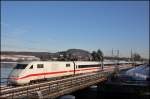 401 057 (9380 5 401 057-5 D-DB) durchfhrt als ICE 1026, Regensburg Hbf - Kiel Hbf, dass verschneite Ruhrgebiet bei Wetter(Ruhr) in Richtung Norden.