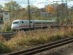 ICE1 401 Stuttgart - Mnchen am 28.10.2002 in Stuttgart-Bad Cannstatt. Im Hintergrund der Rosensteinpark, darunter ein viergleisiger Tunnel zum Hauptbahnhof.