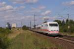 401 075-8 bei der Durchfahrt durch Riedstadt-Wolfskehlen am 10.08.11