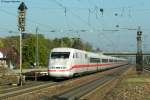 Tz 115 (401 015-3)  Regensburg  passiert als ICE 71 (Hamburg-Basel) den Bahnhof Graben-Neudorf.