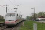 Hier der jngste ICE 1: Nachschuss auf 401 090-6  Ludwigshafen am Rhein  am 02.05.2013 bei passieren der Baustelle in Kenzingen.