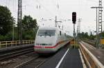 Nachschuss auf 401 572-3 am 25.04.2014 bei der Ausfahrt als ICE 371 (Berlin Ostbahnhof - Interlaken Ost) in Müllheim (Baden) gen Basel.