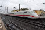 Der Tz 110 „Gelsenkirchen“ als ICE 599 von Berlin Ostbahnhof nach München Hauptbanhof beim Halt im Dauerregen am 29.03.2015 in Fulda.