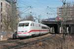 401 002 am 08.03.15 bei der Ausfahrt München Ost